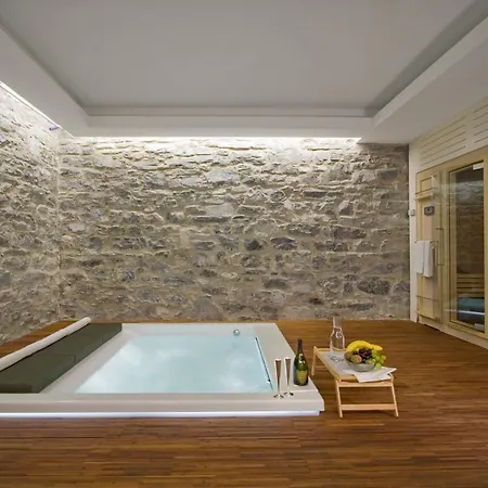 Azzano Sleeps 10 Pool Air Con Wifi Villa *